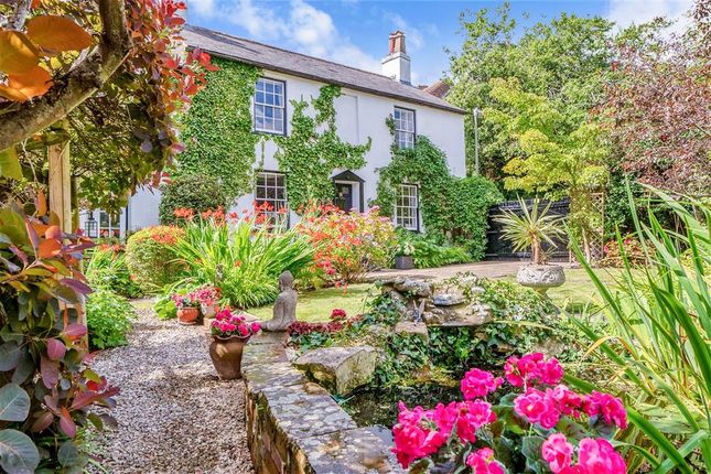 2 bed link detached house