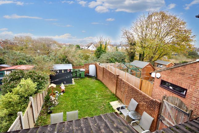 Shorncliffe Road, Folkestone CT20 3 bed semi