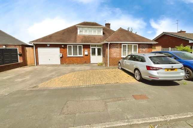 Scotts Green Close, Dudley DY1 3 bed detached bungalow for sale