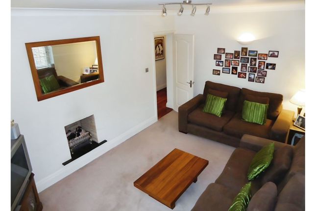 2 bedroom ground floor flat for sale