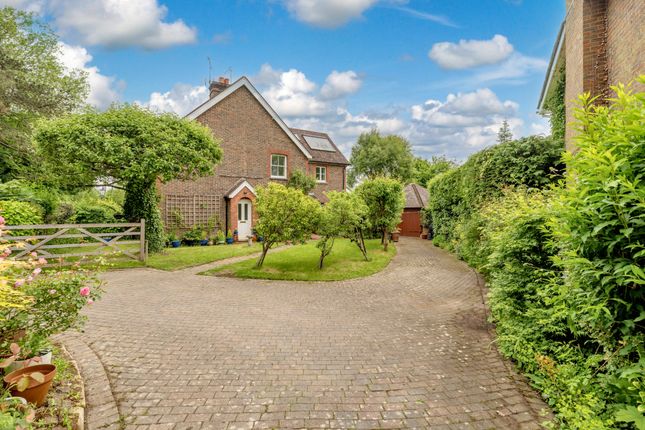 Norwood Hill Road, Charlwood, Horley... 3 bed semi