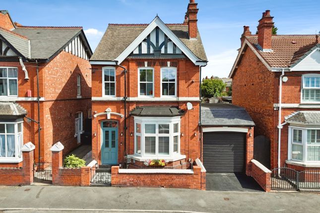 Hydes Road, Wednesbury WS10 3 bed detached house for sale