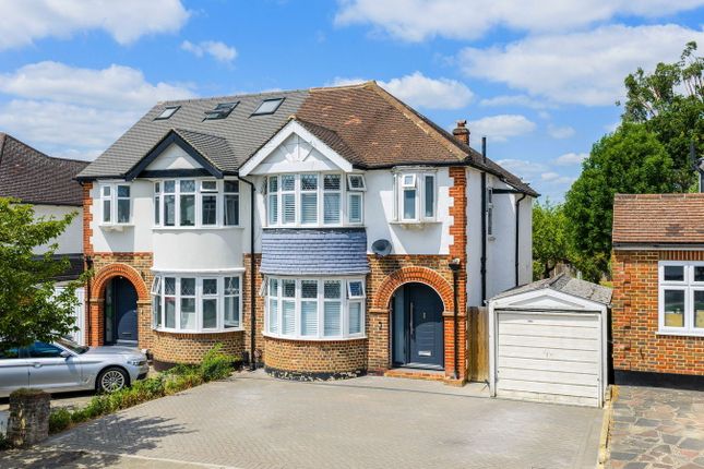 Ravensfield Gardens, Stoneleigh KT19 3 bed semi