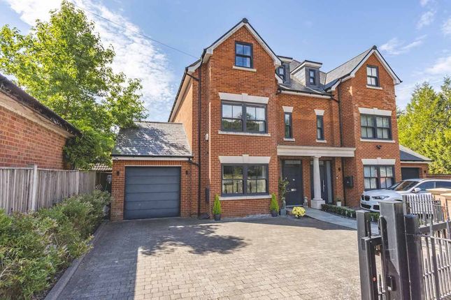 Hawthorn Lane, Farnham Common SL2 4 bed semi
