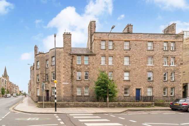 32/1 Bernard Terrace, Newington... 2 bed ground floor flat for sale