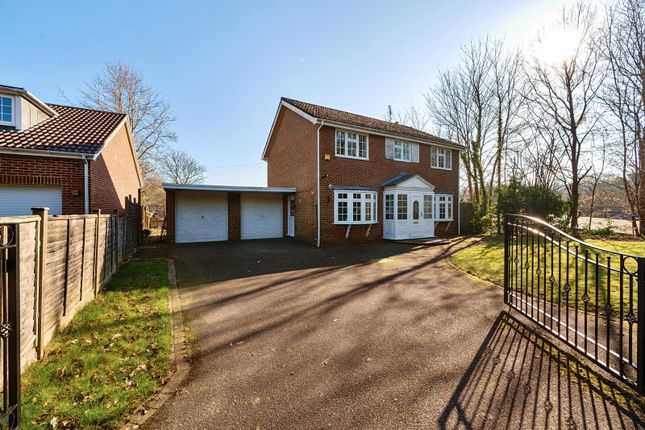Moreton Close, Churt, Farnham, GU10 4 bed detached house for sale
