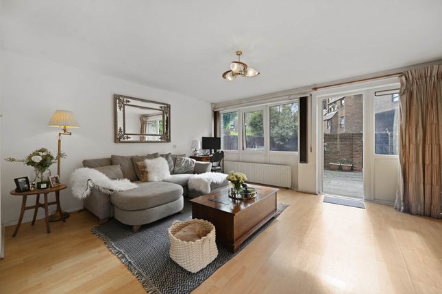 Wood Lane, London, W12 7ED 2 bed maisonette for sale