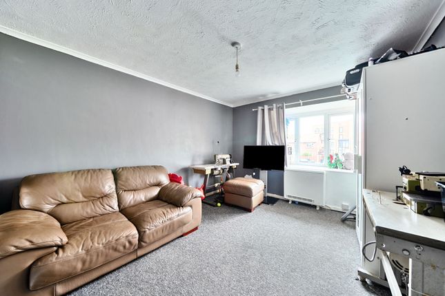 Concord Close, Northolt, Middlesex 1 bed apartment for sale