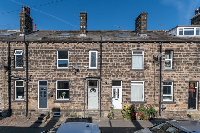 East View, Yeadon LS19 2 bed terraced house for sale