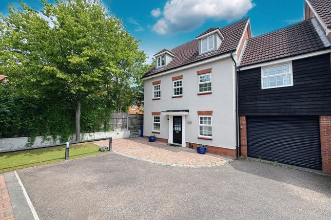 6 bedroom link detached house for sale