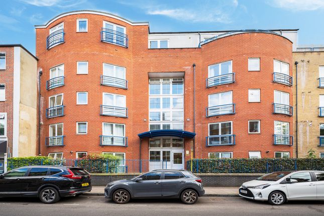 Poplar High Street, London, E14 2 bed flat for sale