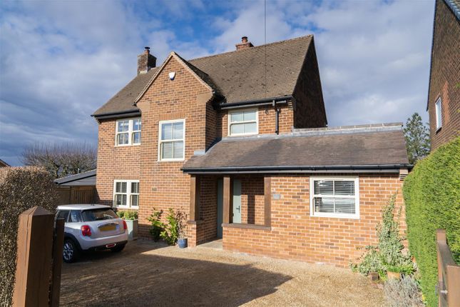 Barlow Road, Cutthorpe, Chesterfield 3 bed detached house for sale