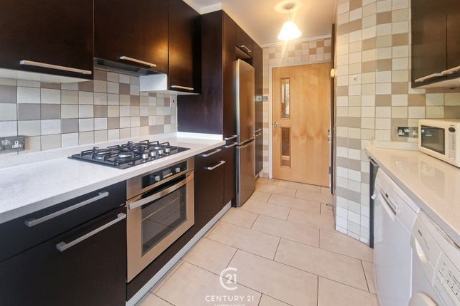 The Quadrangle, Paddington, W2 2 bed flat for sale