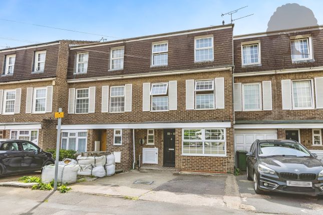 Arborfield Close, Slough SL1 5 bed terraced house for sale