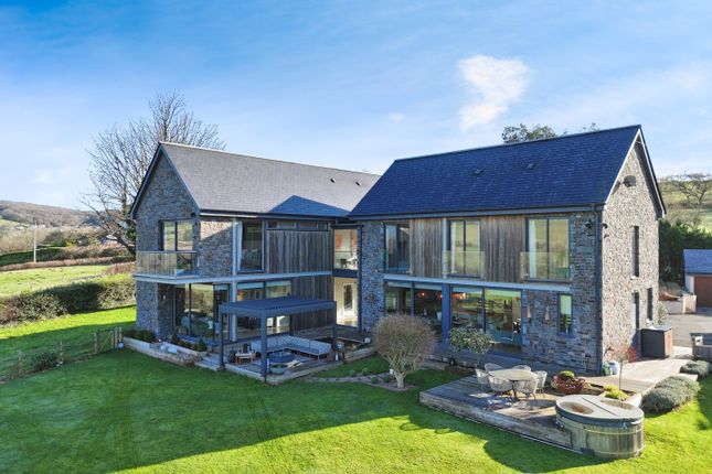 6 bedroom detached house for sale