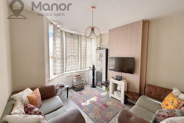 Dersingham Avenue, Manor Park, E12 6HP 2 bed terraced house for sale