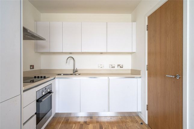 Streatham High Road, London, SW16 1 bed apartment for sale
