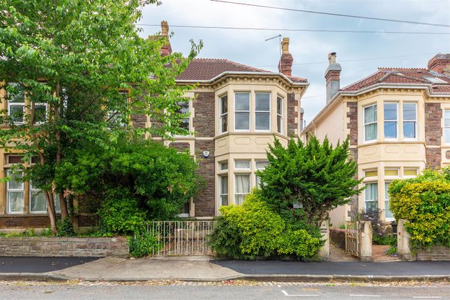 5 bedroom semi-detached house for sale