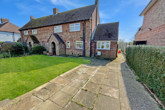 Elmtree Avenue, Cockernhoe, Luton... 3 bed semi