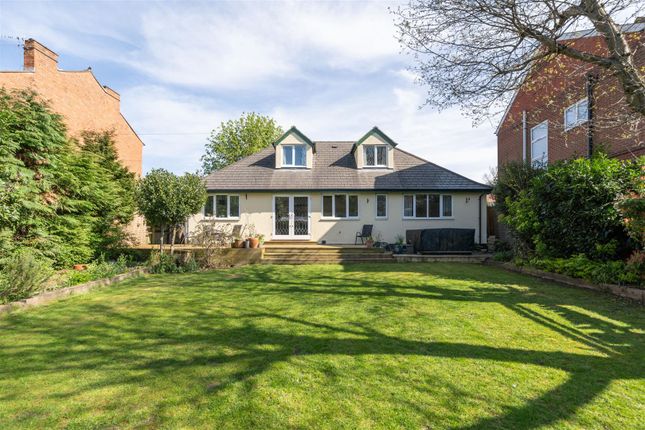 5 bed detached house