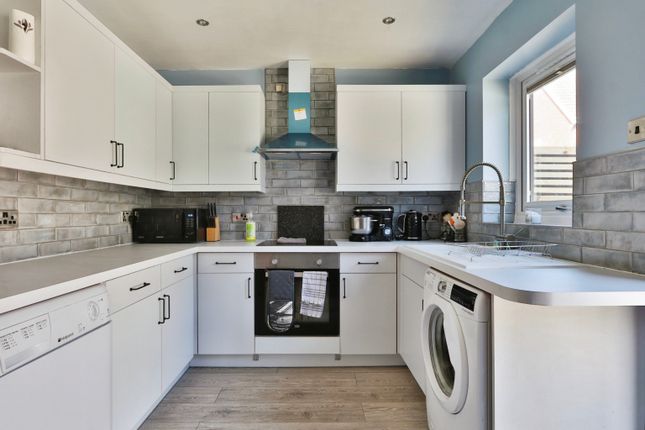 Elm Avenue, Burstwick, Hull, HU12 9HX 2 bed semi