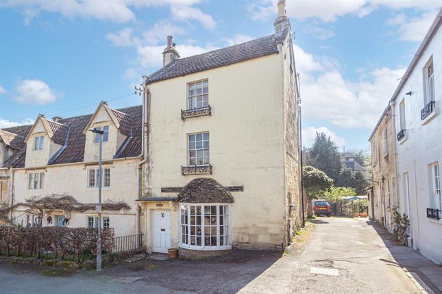 Market Place, Box, 2 bed terraced house for sale