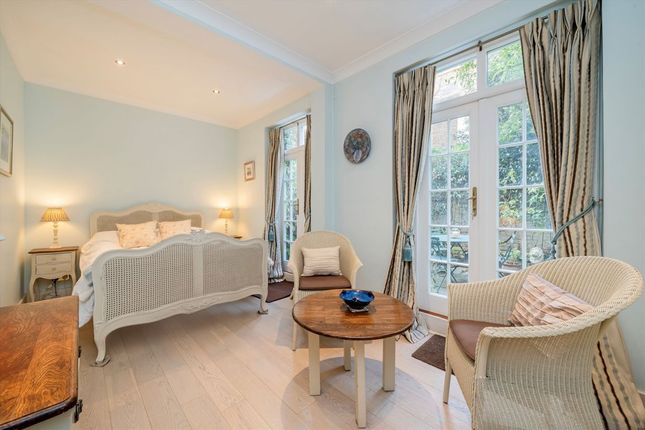 St. Georges Drive, London SW1V 2 bed flat for sale