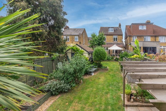 Chalkwell Road, Sittingbourne ME10 4 bed detached house for sale