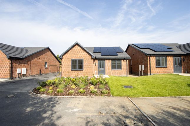 Holmgate Road, Clay Cross, Chesterfield 3 bed detached bungalow for sale