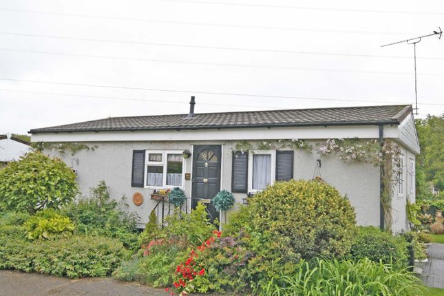 Warren Farm Home Park, Pyrford GU22 2 bed bungalow for sale