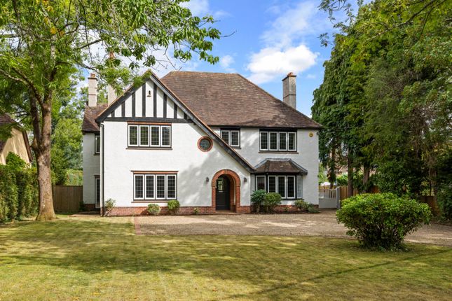 Shortheath Road, Farnham, Surrey, GU9 5 bed detached house for sale