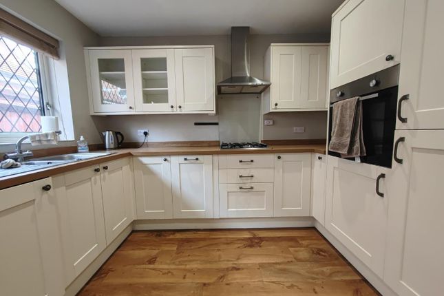 Doles Lane, Wokingham 3 bed detached bungalow for sale