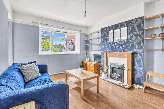 London N8 1 bed flat for sale