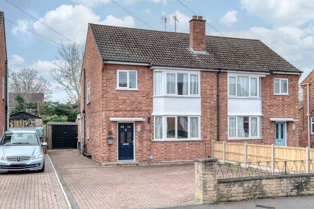 Ambrose Close, Worcester, WR2 6JX 3 bed semi