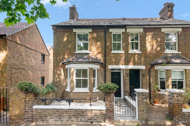 2 bedroom semi-detached house for sale
