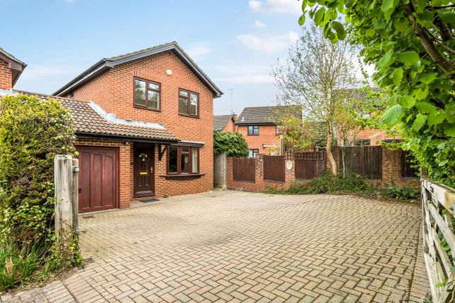 Seward Rise, Romsey, Hampshire, SO51 3 bed link detached house for sale