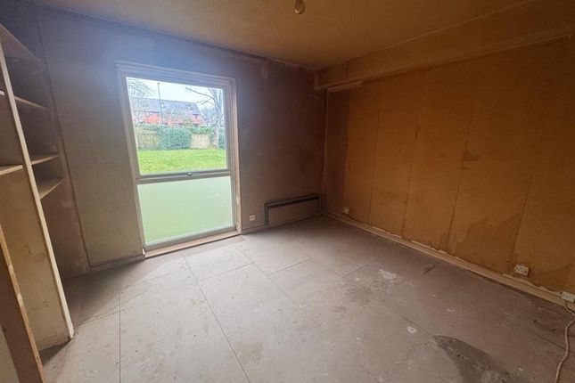 Pixton Way, Forestdale, Croydon, Surrey 1 bed ground floor flat for sale