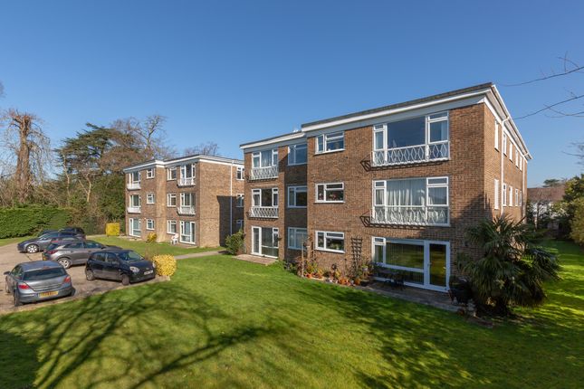 Grovelands, Horley, Surrey, RH6 2 bed flat for sale