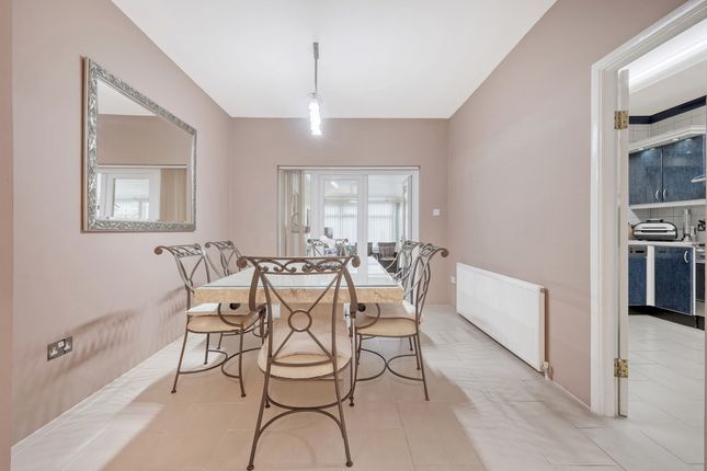 Clyde Way, Rise Park, Romford, RM1 3 bed detached house for sale