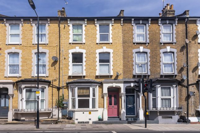 Graham Road, Hackney Central, London, E8 3 bed apartment for sale