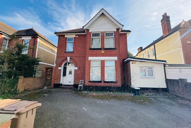 5 bed detached house