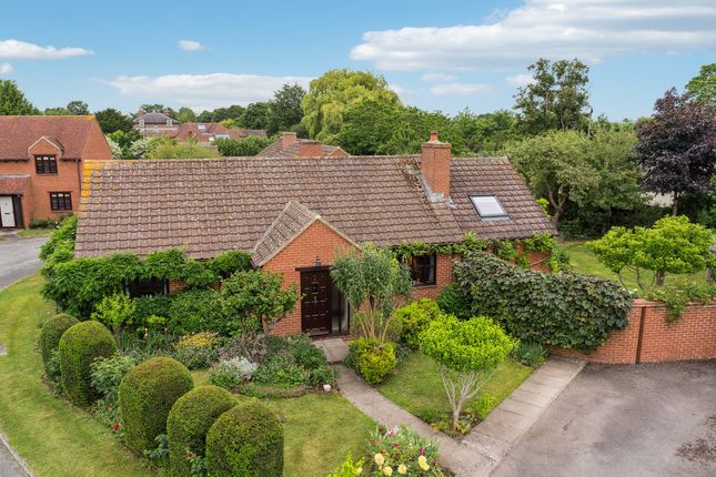 Orchard Close, Shillingford, OX10 4 bed detached bungalow for sale
