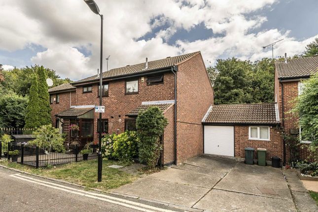 Fleetwood Close, London E16 2 bed house for sale