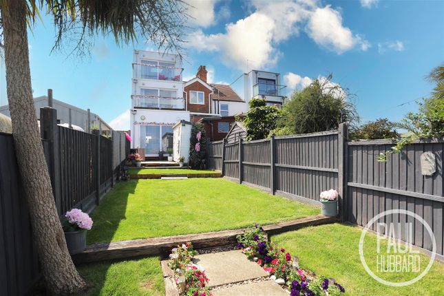 Lake View Road, Lowestoft 3 bed end of terrace house for sale