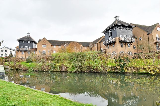 Mitre Court, Hertford SG14 2 bed flat for sale