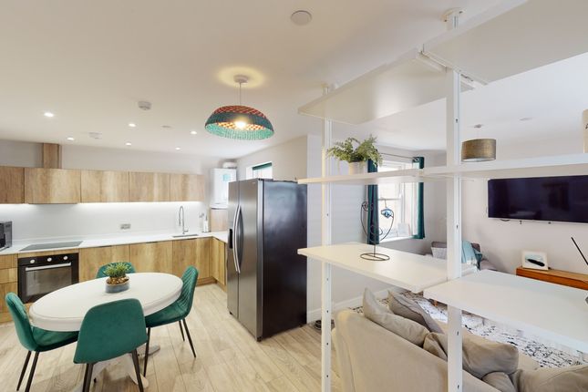 Victoria Parade, Broadstairs, Kent, CT10 2 bed flat for sale