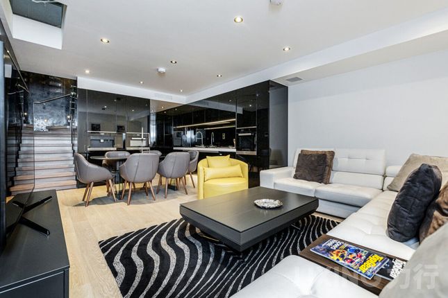 Halliford Street, Islington, N1 3HF 6 bed semi