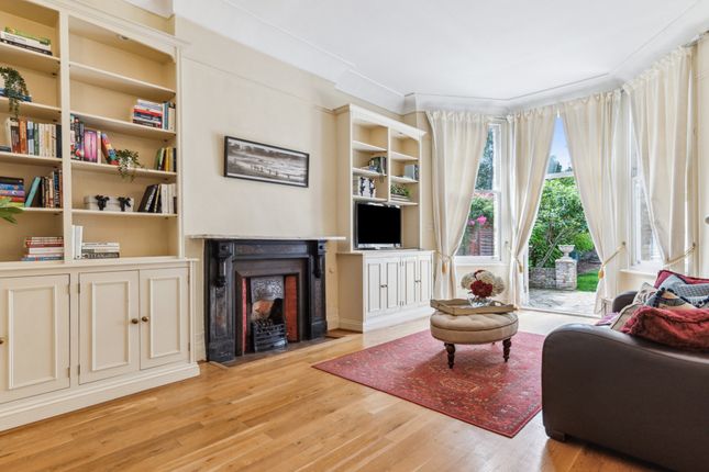 Bedford Hill, London, SW12 2 bed apartment for sale