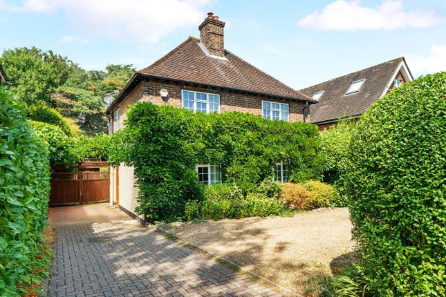 Clovelly Road, Surrey GU26 3 bed detached house for sale
