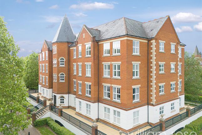 The Boulevard, Woodford Green IG8 2 bed apartment for sale